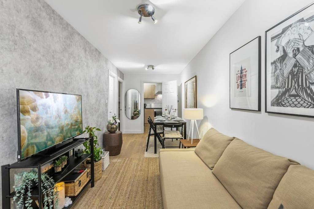 Holiday Home 2Br L 2Ba With Patio-Sleep 6 London Eksteriør bilde
