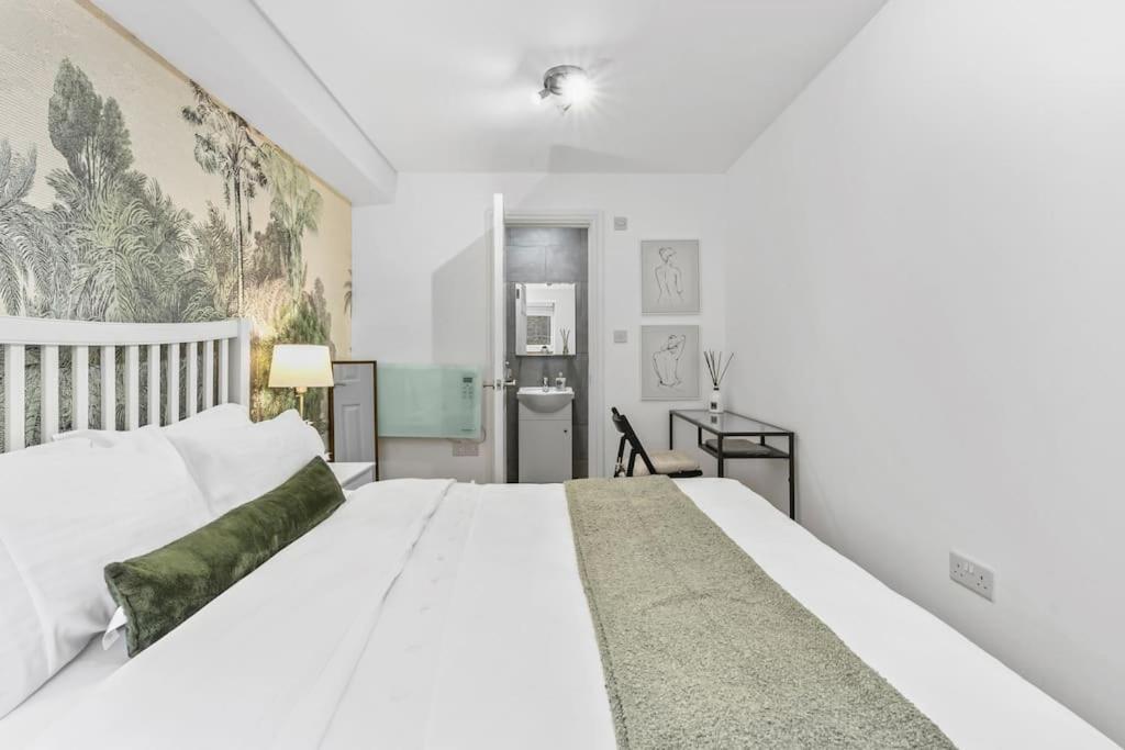 Holiday Home 2Br L 2Ba With Patio-Sleep 6 London Eksteriør bilde