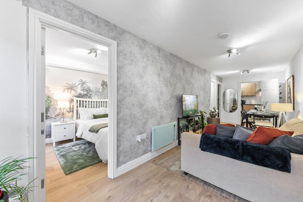 Holiday Home 2Br L 2Ba With Patio-Sleep 6 London Eksteriør bilde