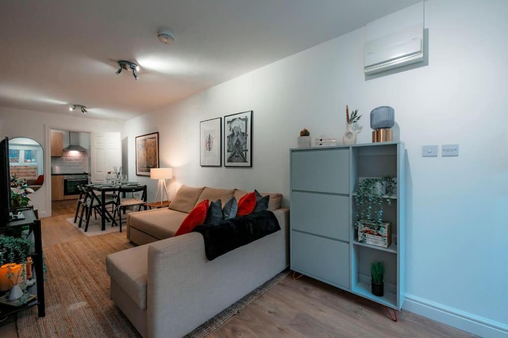 Holiday Home 2Br L 2Ba With Patio-Sleep 6 London Eksteriør bilde