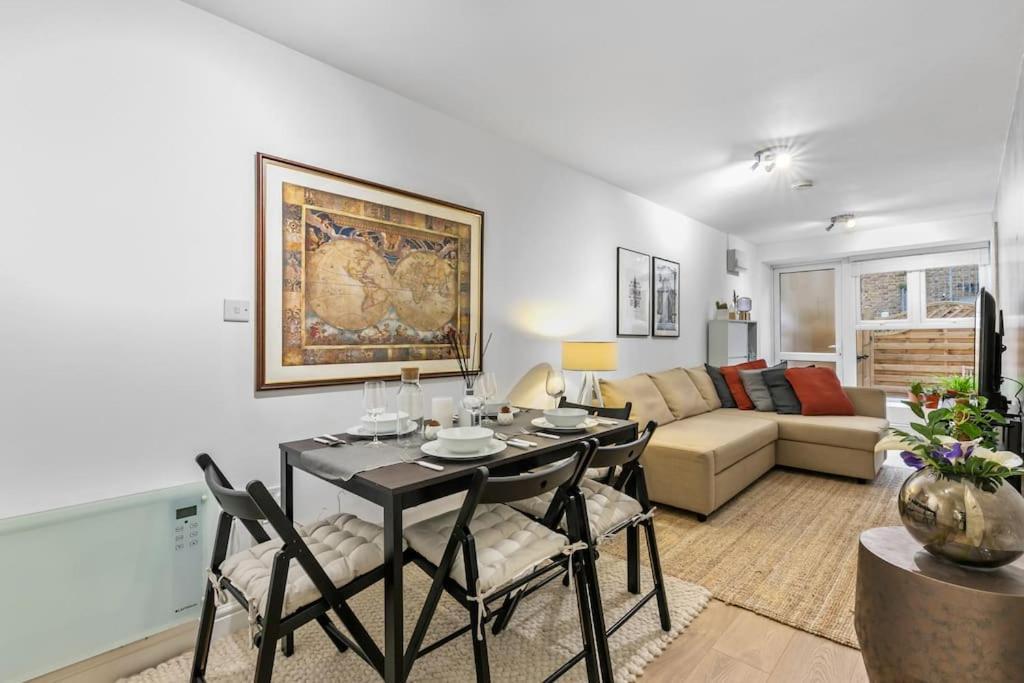 Holiday Home 2Br L 2Ba With Patio-Sleep 6 London Eksteriør bilde