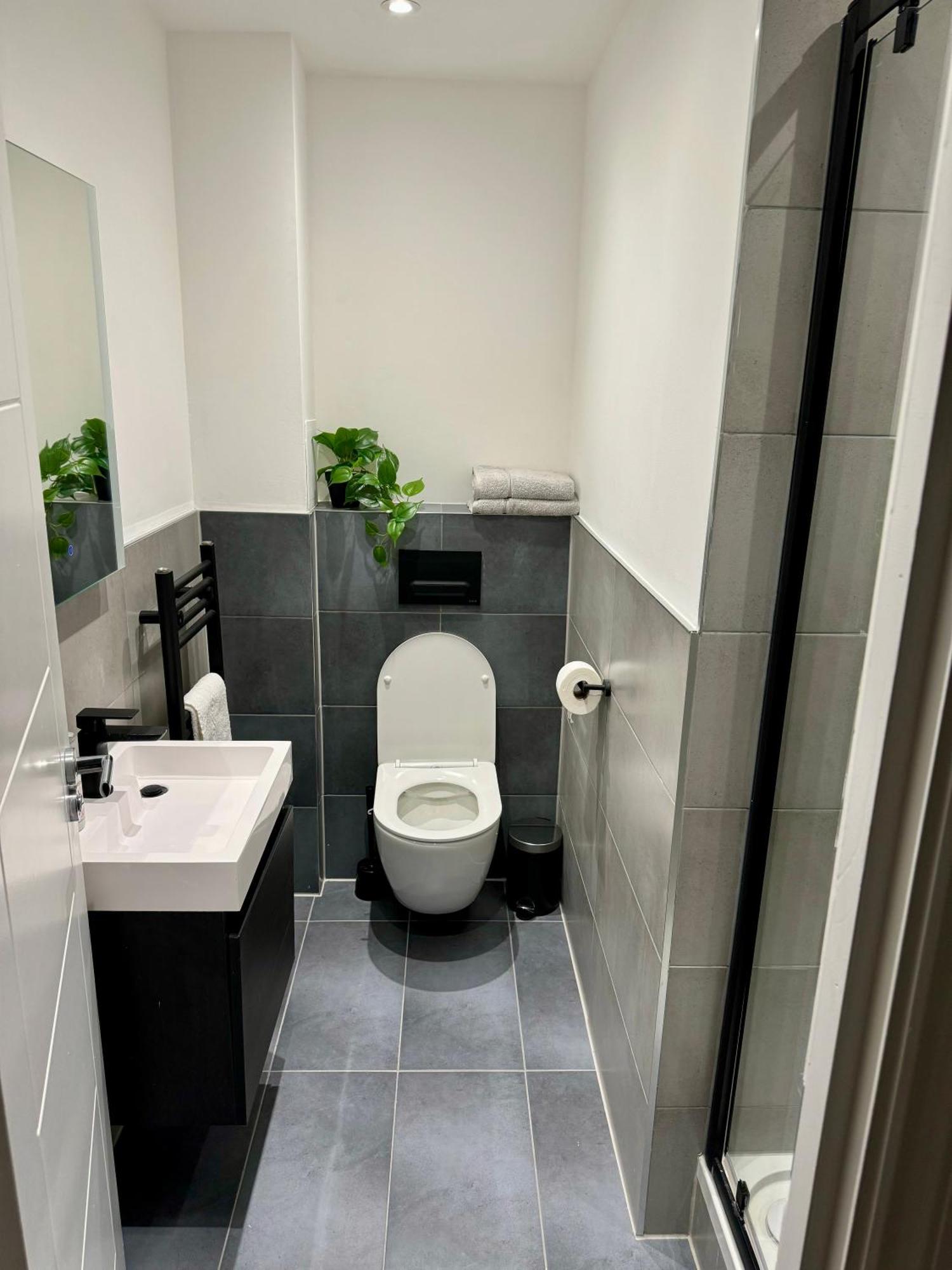 Holiday Home 2Br L 2Ba With Patio-Sleep 6 London Eksteriør bilde