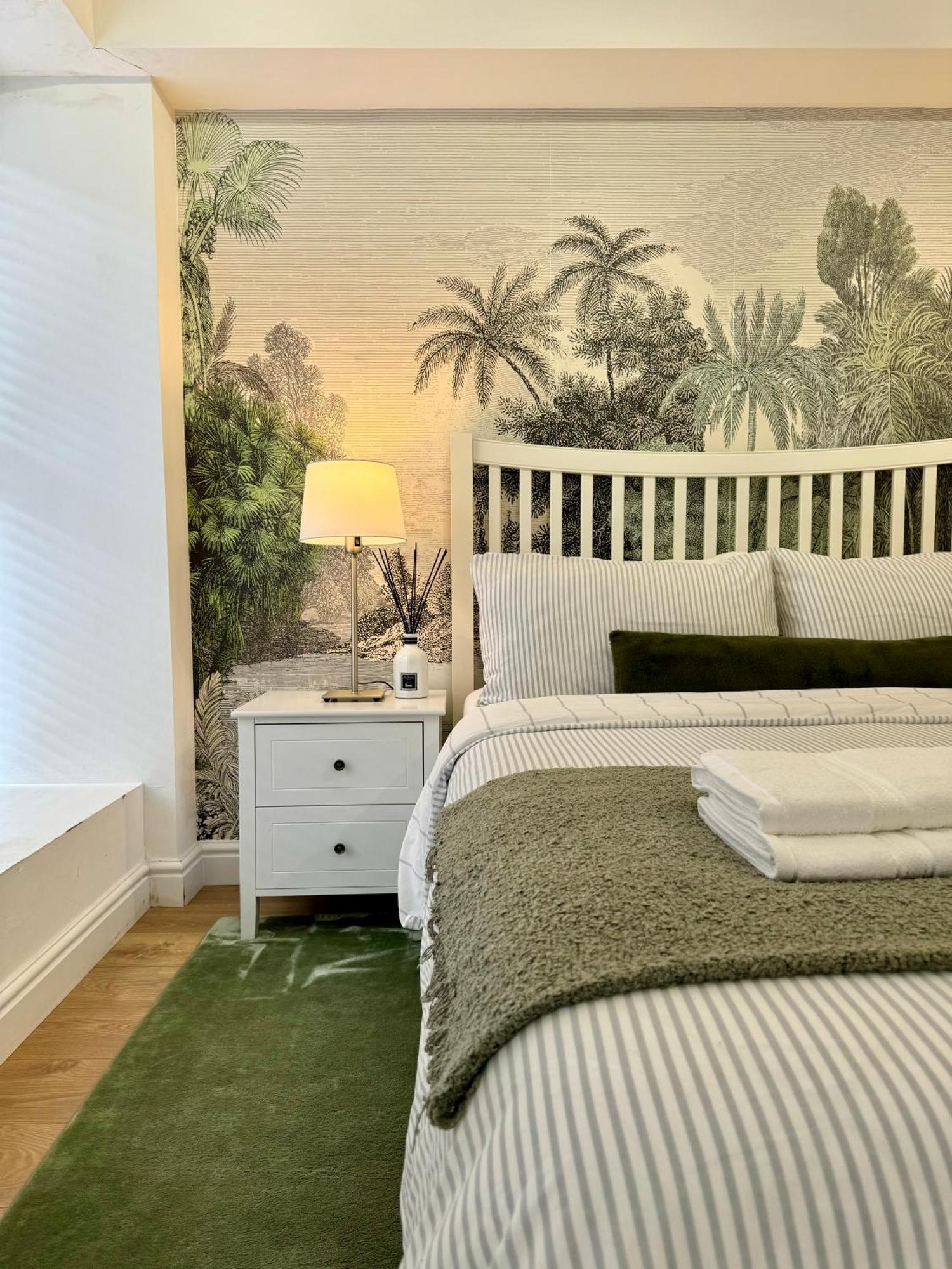 Holiday Home 2Br L 2Ba With Patio-Sleep 6 London Eksteriør bilde