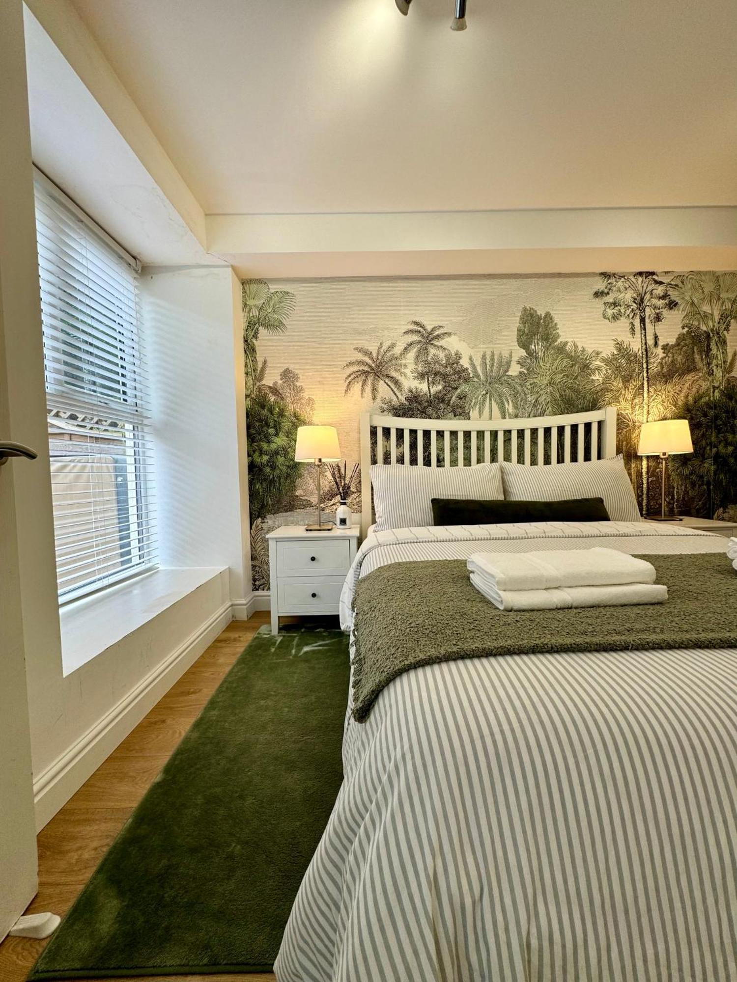 Holiday Home 2Br L 2Ba With Patio-Sleep 6 London Eksteriør bilde