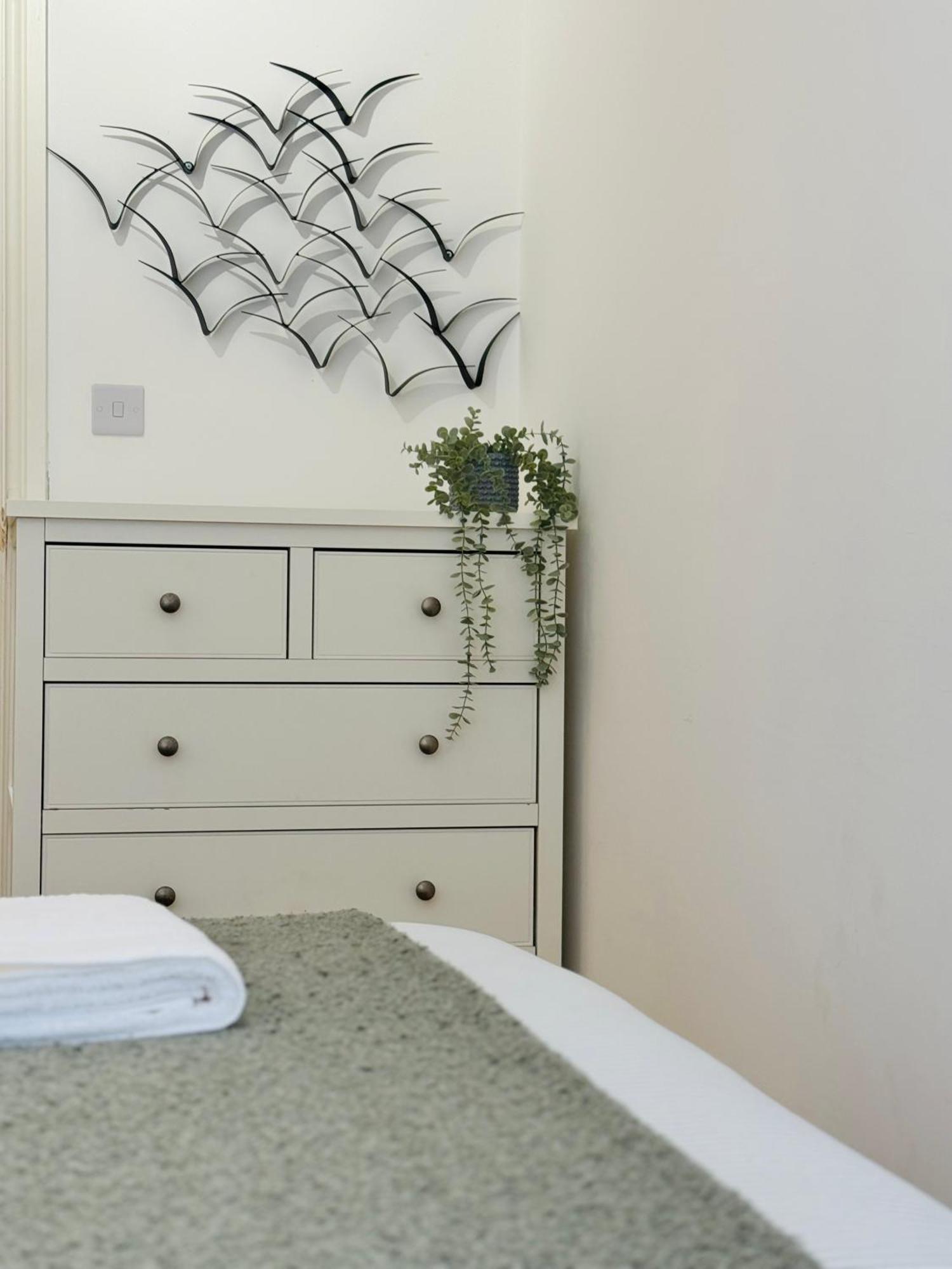 Holiday Home 2Br L 2Ba With Patio-Sleep 6 London Eksteriør bilde