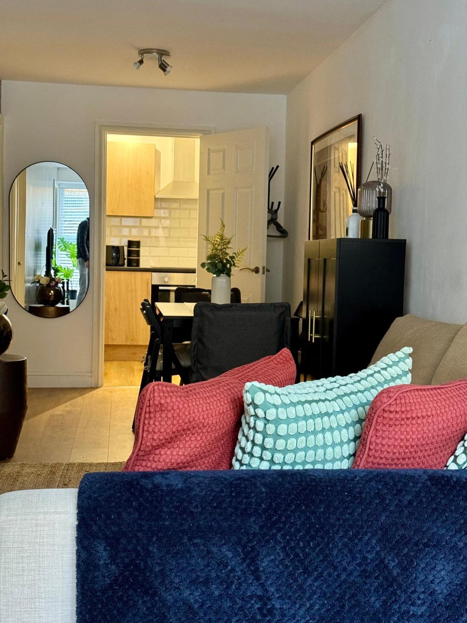 Holiday Home 2Br L 2Ba With Patio-Sleep 6 London Eksteriør bilde