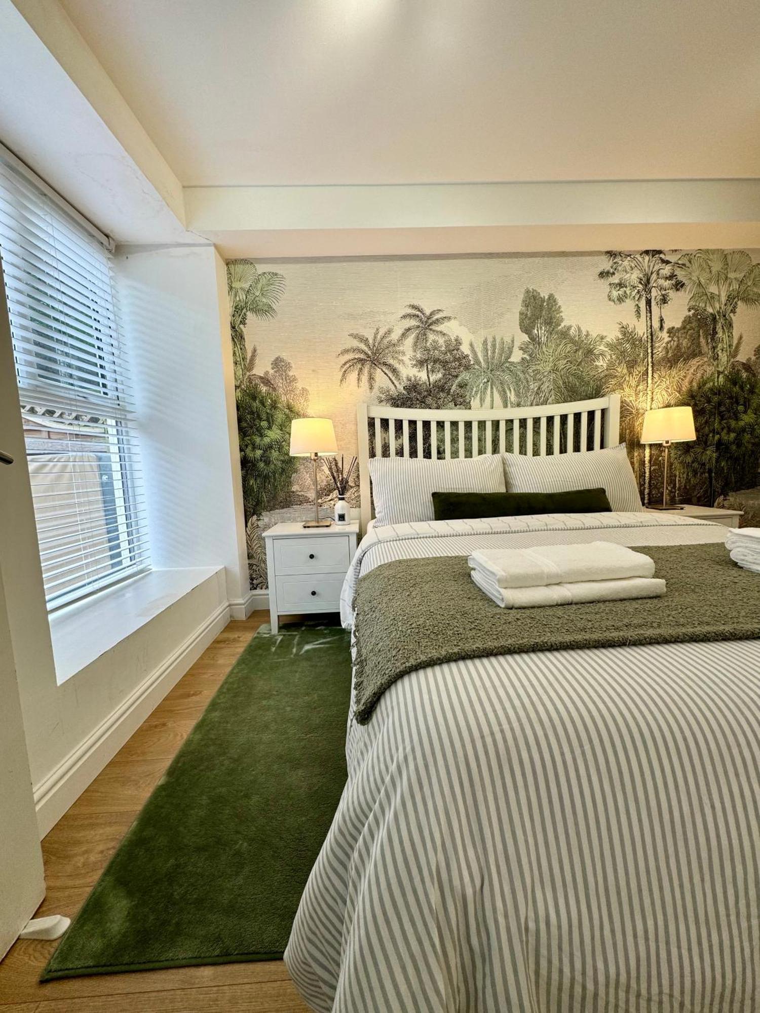 Holiday Home 2Br L 2Ba With Patio-Sleep 6 London Eksteriør bilde