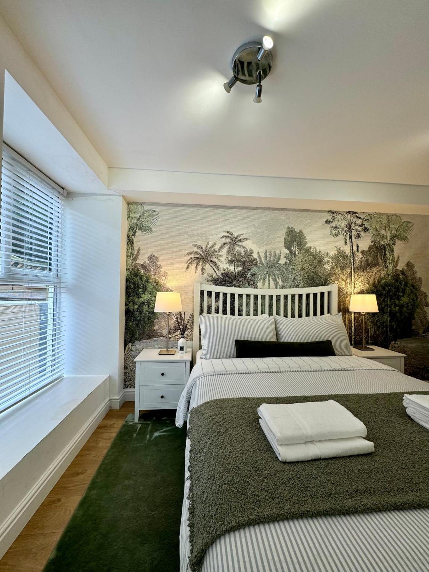 Holiday Home 2Br L 2Ba With Patio-Sleep 6 London Eksteriør bilde