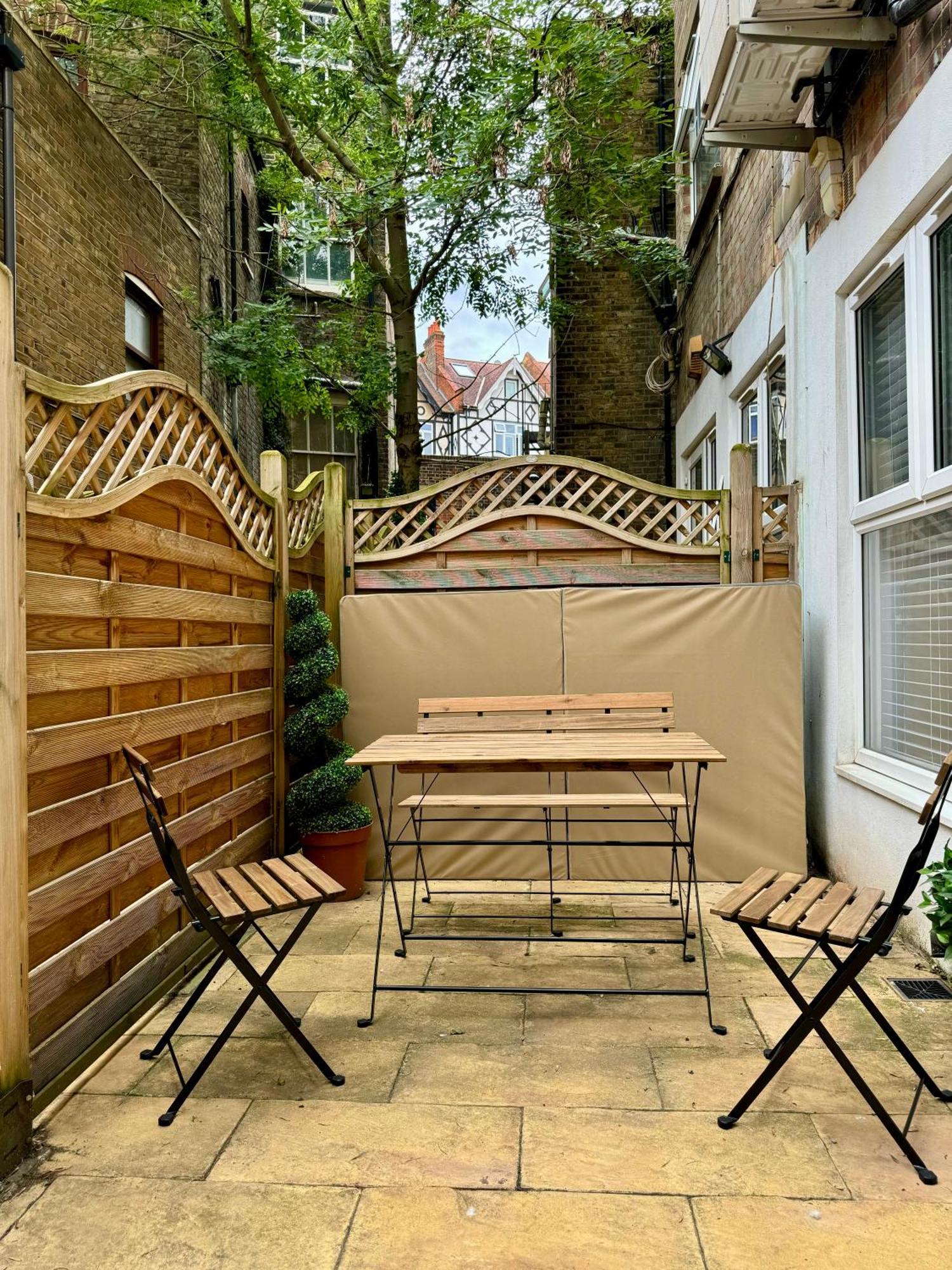 Holiday Home 2Br L 2Ba With Patio-Sleep 6 London Eksteriør bilde