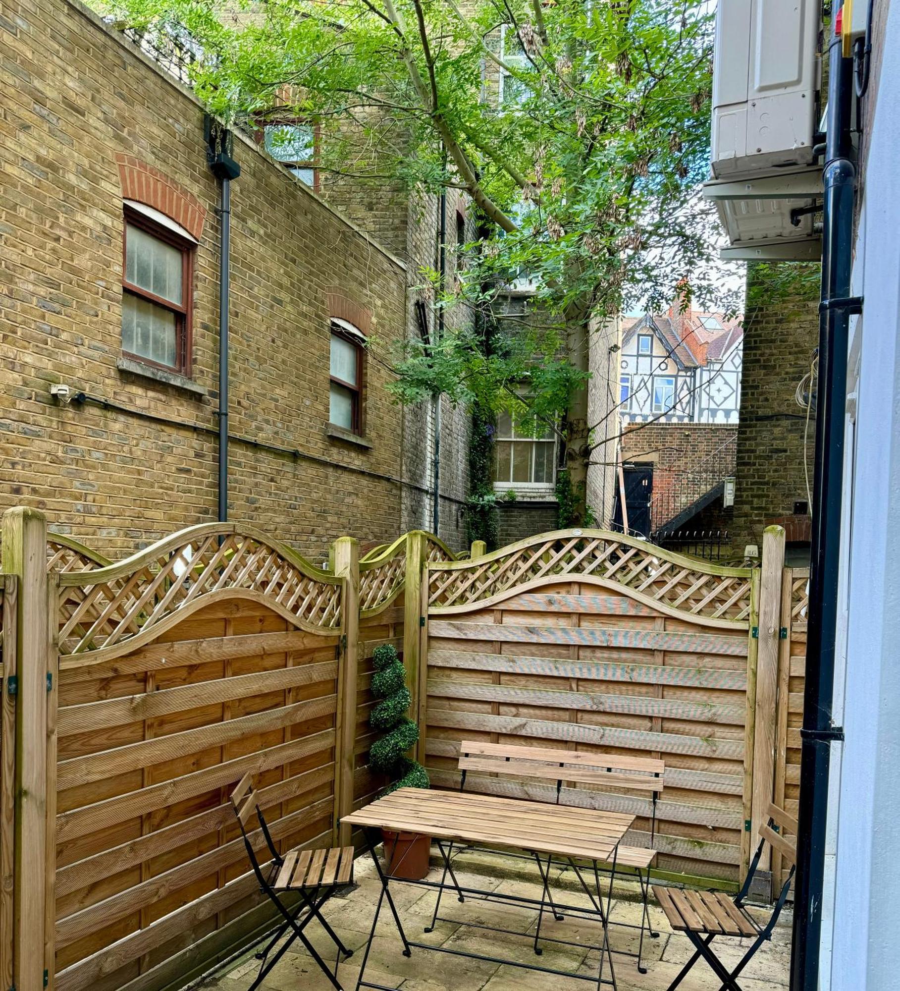 Holiday Home 2Br L 2Ba With Patio-Sleep 6 London Eksteriør bilde