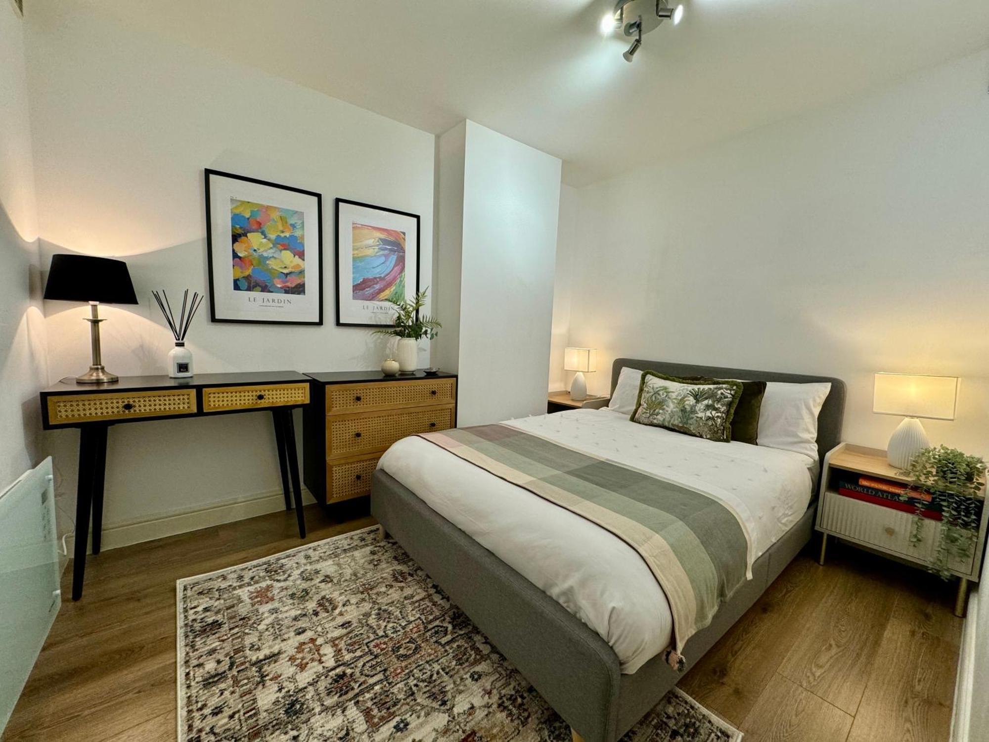Holiday Home 2Br L 2Ba With Patio-Sleep 6 London Eksteriør bilde